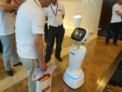 机器人来袭 智能化科技如何重塑房产营销新体验